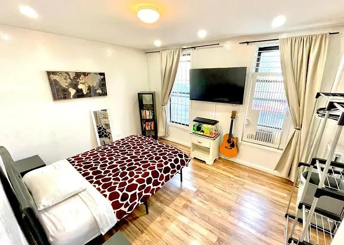 2 Bedrooms Apartament One Stop From Manhattan