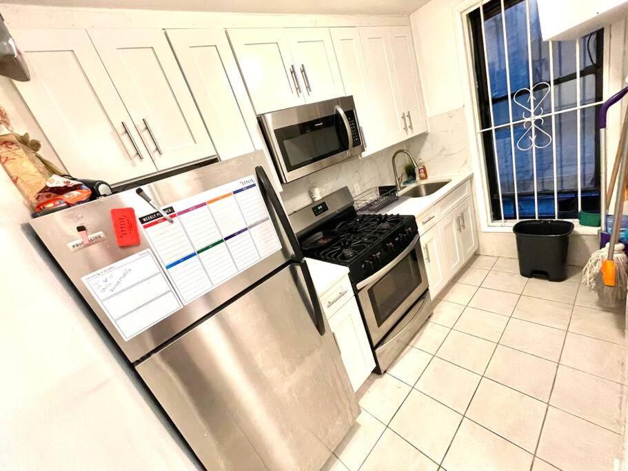 Apartment 2 Bedrooms One Stop From Manhattan