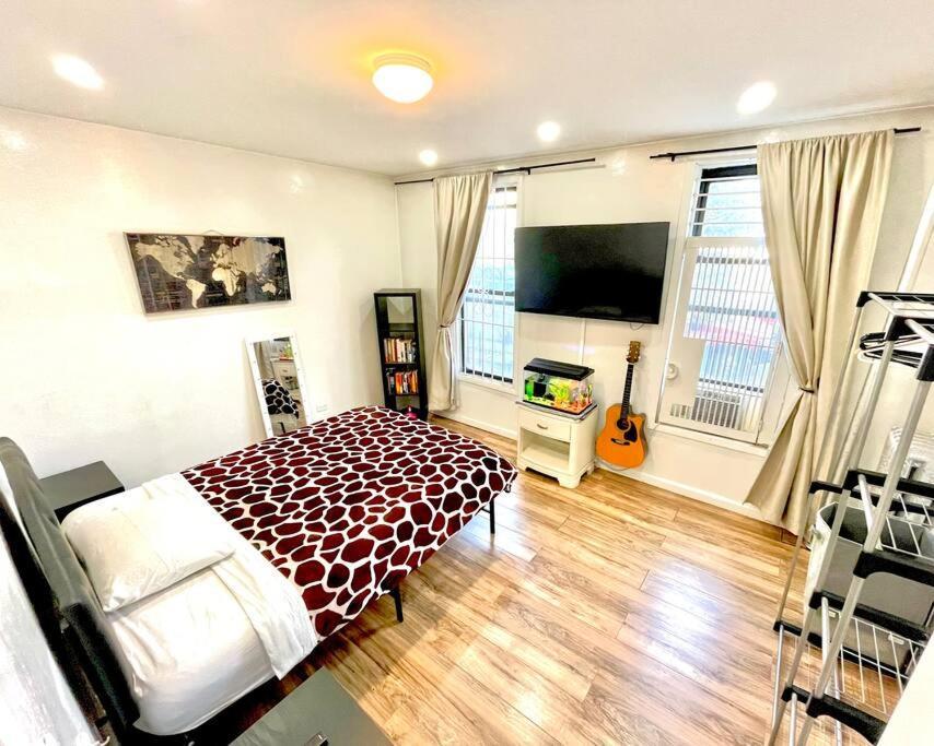 Apartment 2 Bedrooms One Stop From Manhattan Weehawken